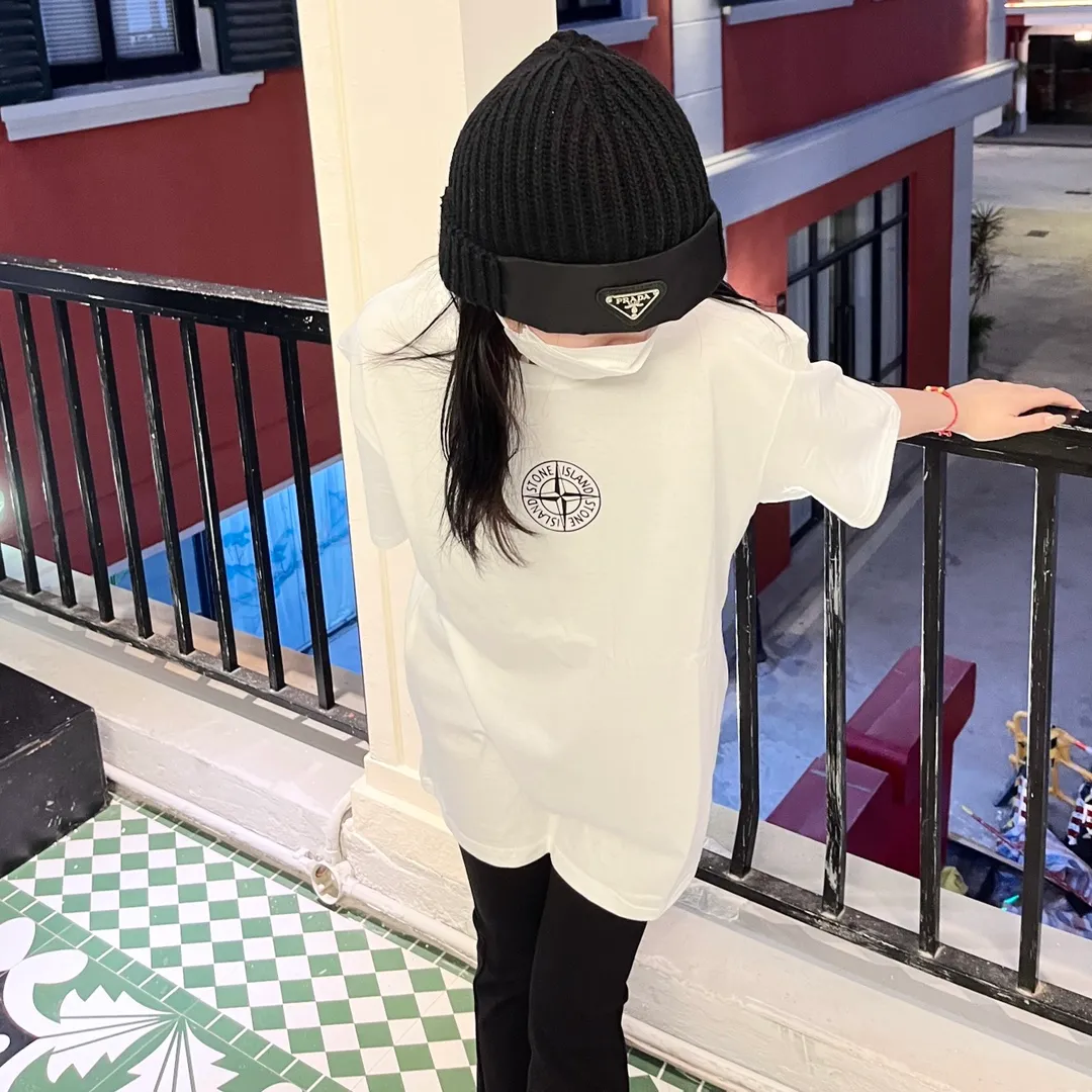 W610#P110💰 Stone Island logo printed front and back short-sleeved men's and women's loose casual T-shirts. Made of 260g combed cotton with 32-count double yarn. Double-threaded two-needle pressed thread. No deformation after long-term washing. Imported 3D printing. No fading. No cracking. Authentic pattern making. Double tags washed. Original packaging. Color: black-white. Size M-XXL.